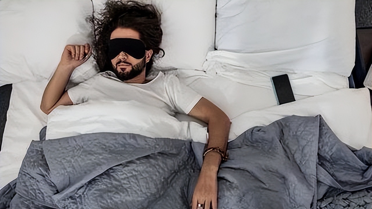 左卧伤心右卧伤肝,左侧卧睡伤肝还是右侧卧睡伤肝