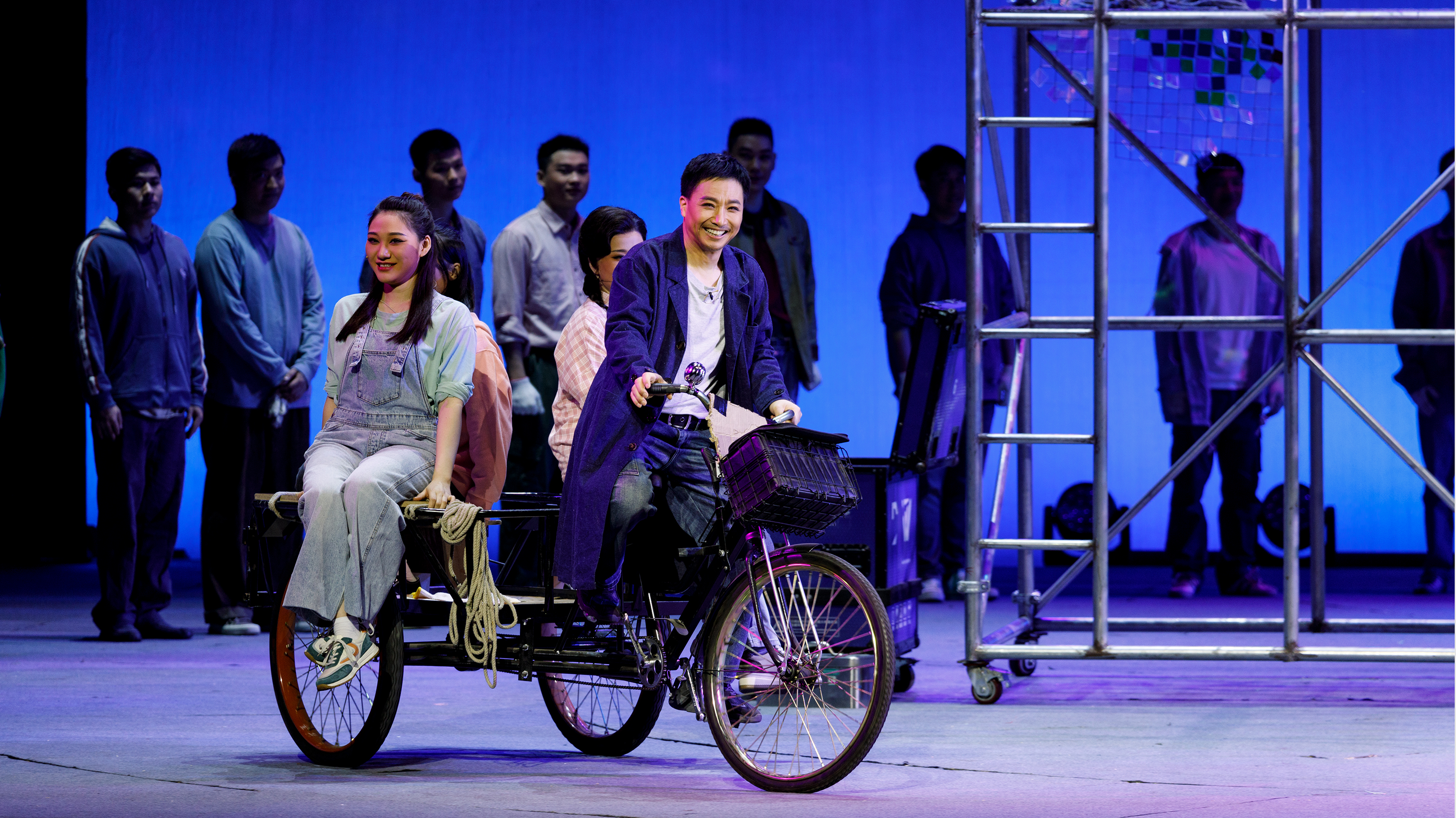 记者快评|锡剧《装台》:扎根生活,做自己精神世界的“守门人”