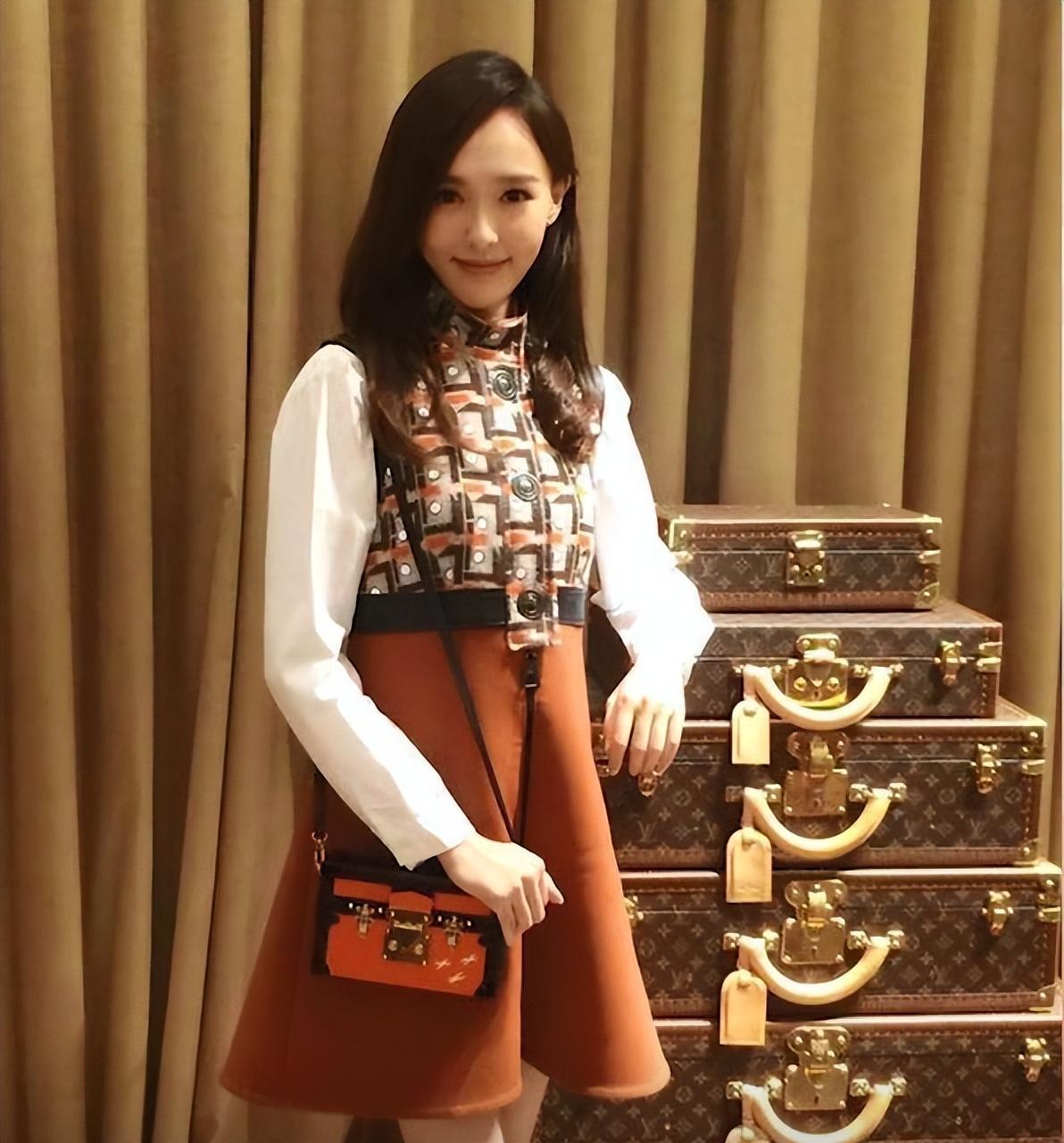 唐嫣用万元手机壳引巨大争议,唐嫣用4万块钱买一个手机壳