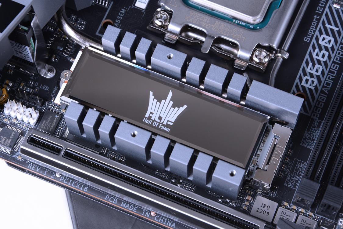 5000元itx主机加便携显示器,能吊打万元笔记本的itx主机