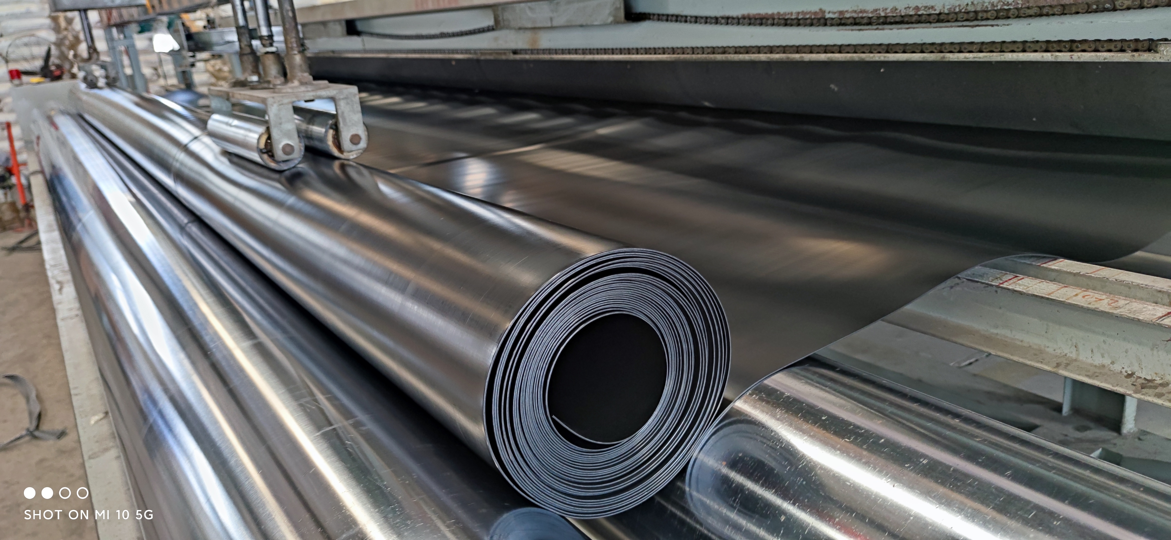 鱼塘防渗膜厚度,鱼塘防渗膜200um是几毫米