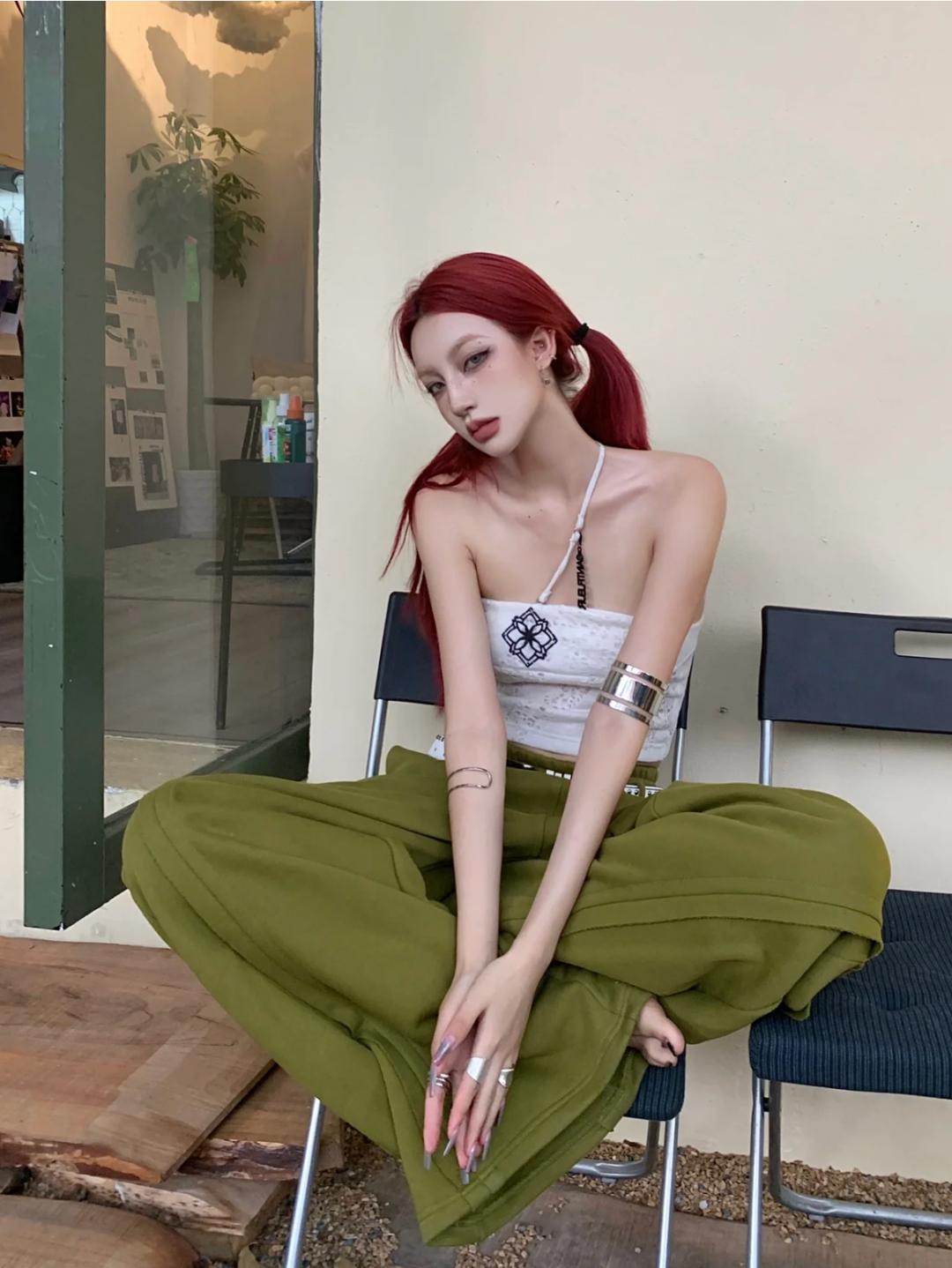 染完黑发以为很有气质,染红发颜值