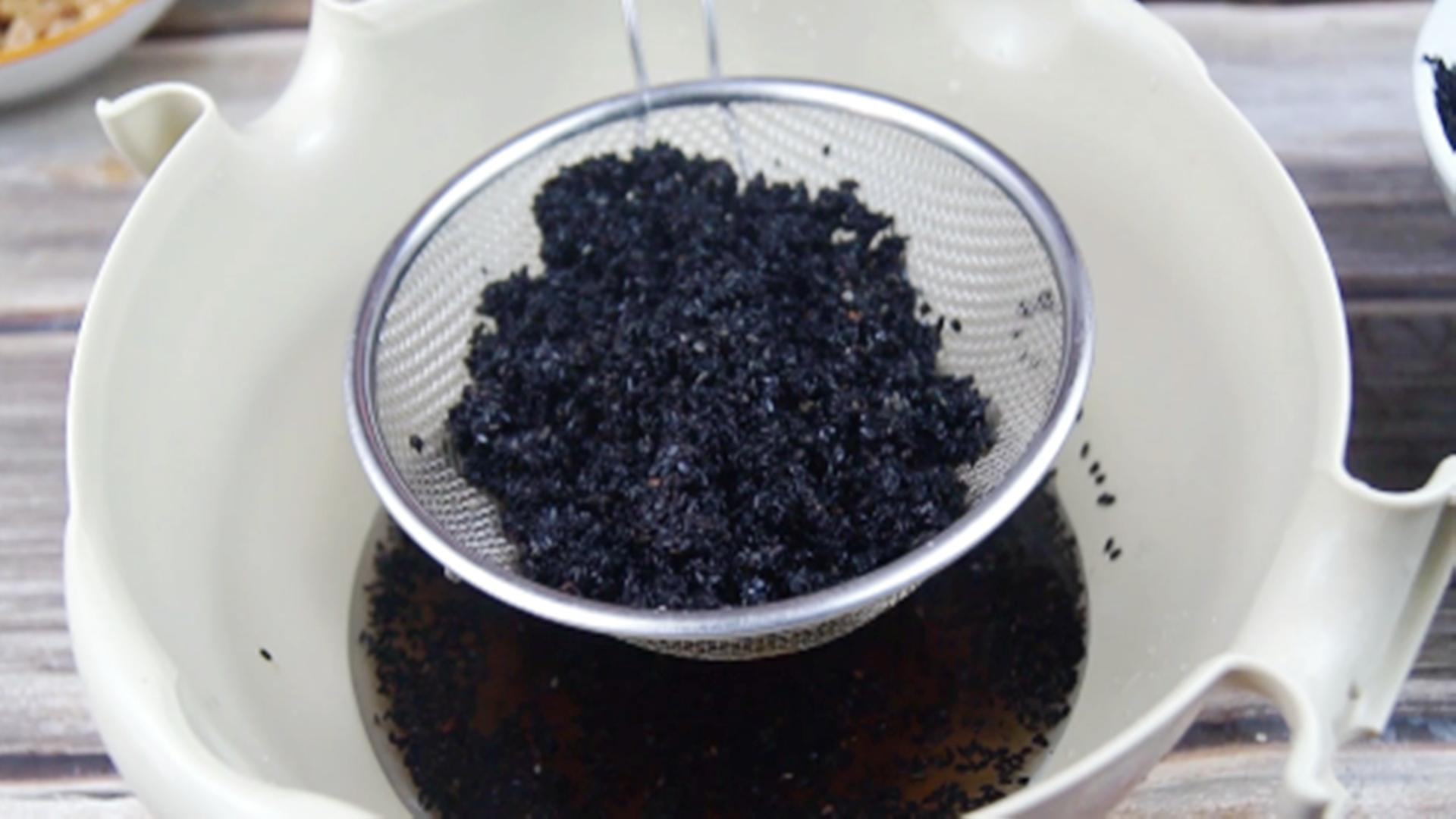 96岁老中医：一把黑豆倒入绞肉机，想不到效果太厉害了，快收藏