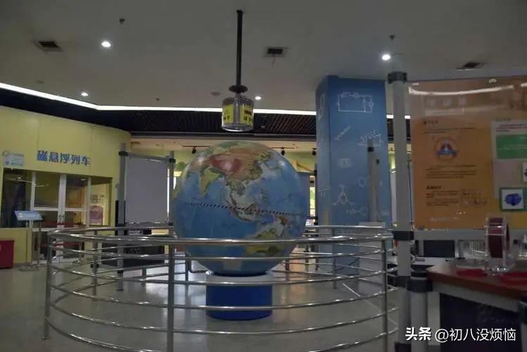 磁悬浮地球仪灯超大号,发光磁悬浮地球仪180度