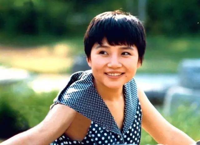 李娜出家跟韩红有关系吗,歌手李娜出家和韩红有关系吗