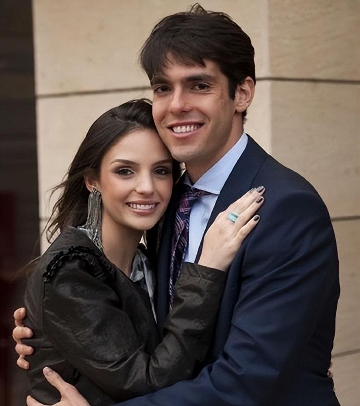 卡卡和梅西的关系,卡卡和前妻谈恋爱视频