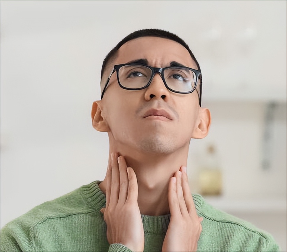 黄先生30岁，艾滋病确诊一年，经常出现咽痛，注意以下4点