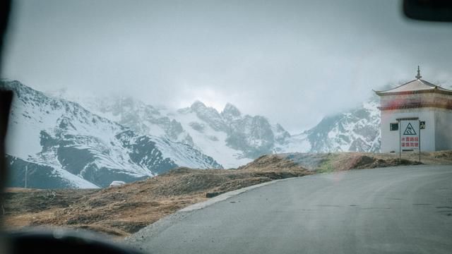 香格里拉去德钦的路好走吗,香格里拉到德钦自驾游攻略