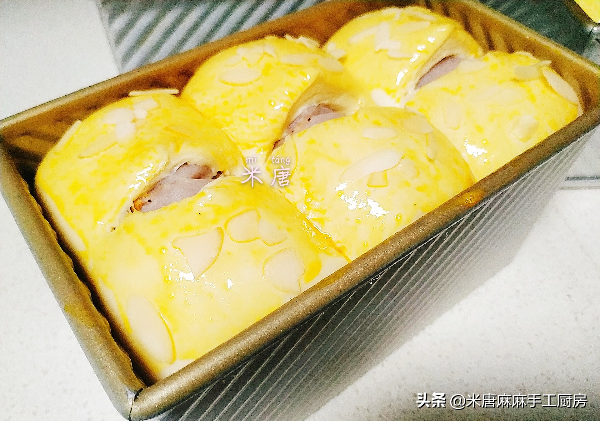 米唐麻麻玩转面团：#吐司日记#芋泥肉松吐司