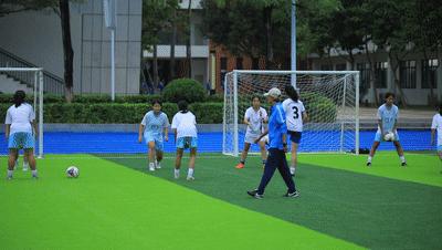 浜氭床濂冲瓙瓒崇悆灏忓,瓒崇悆浜氭床灏忓