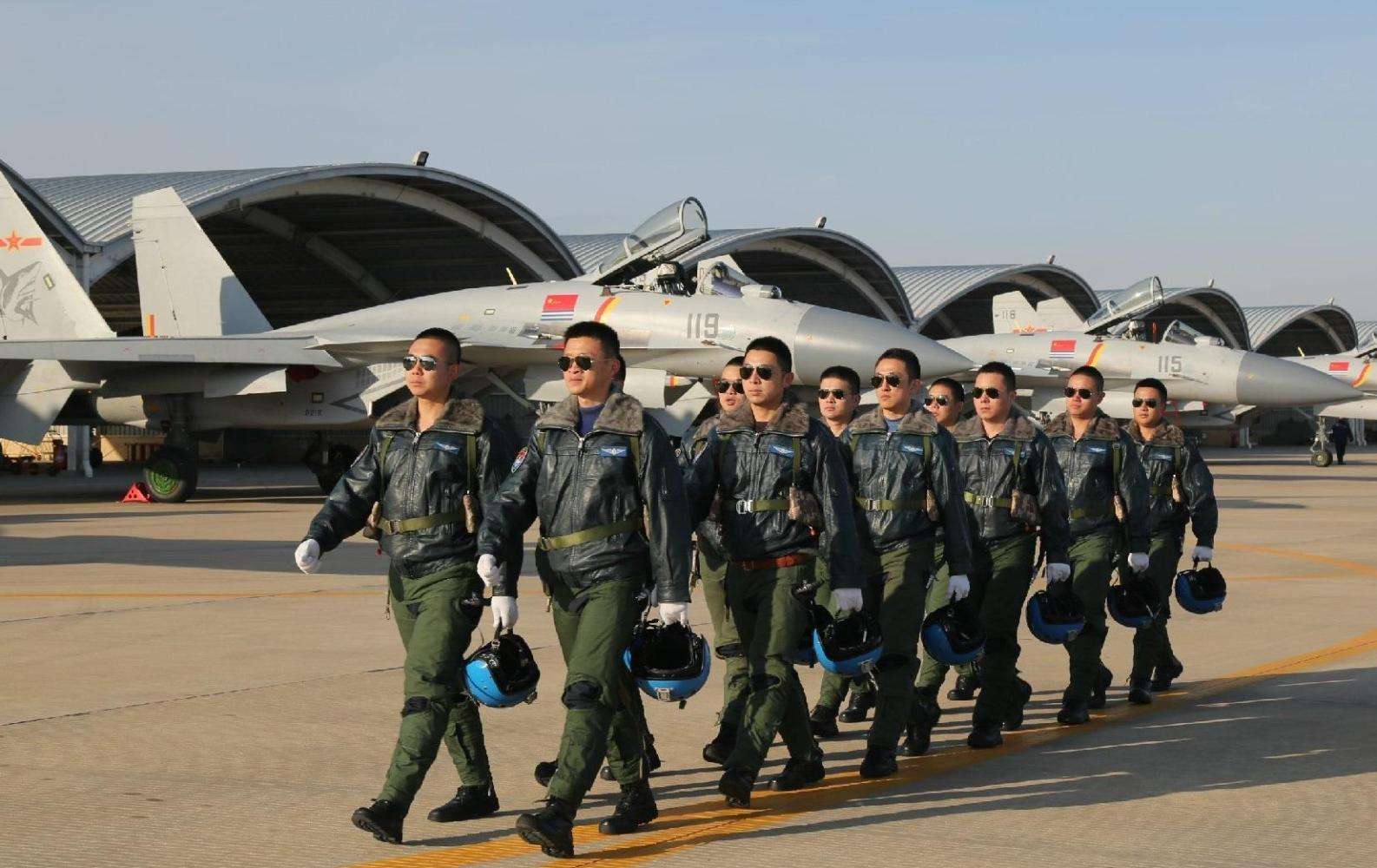 为什么飞行员都要很高,为什么飞行员的军衔都很高呢