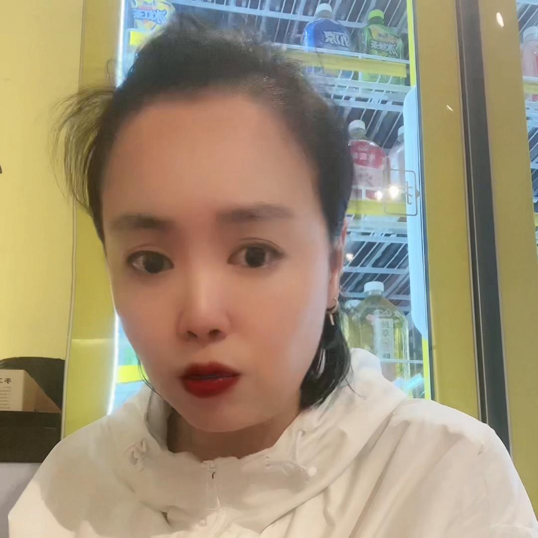 这么说话有可能会得罪一批人，但我就愿意做真实的自己，不...