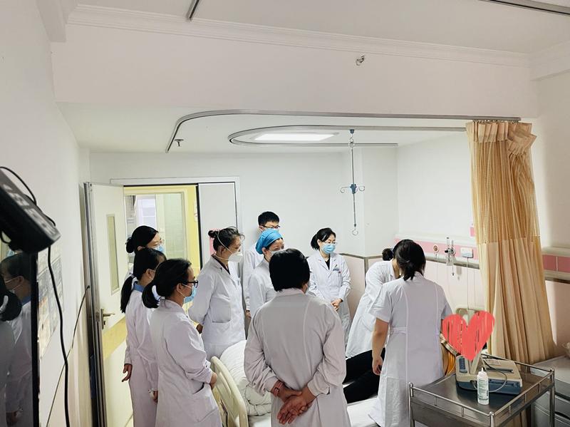 多部门协作挽救产妇生命,多部门联动紧急护送