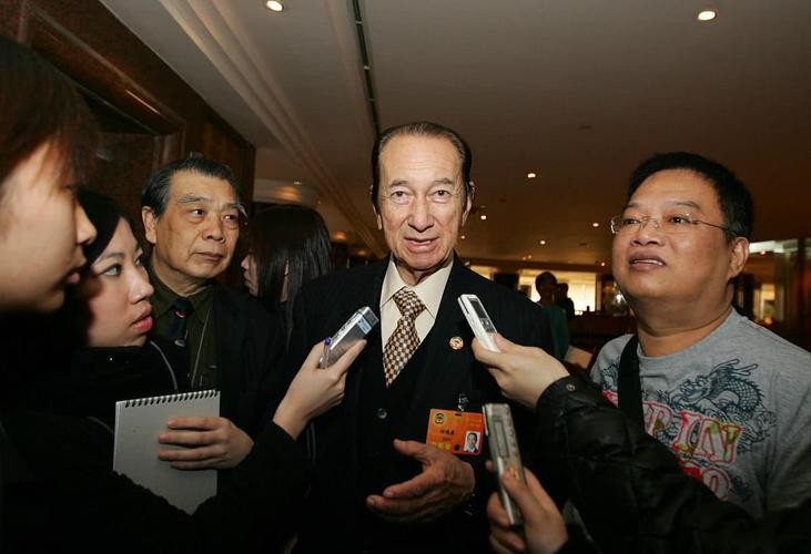 赌王何鸿燊800万,赌王何鸿燊去世谁来抬棺