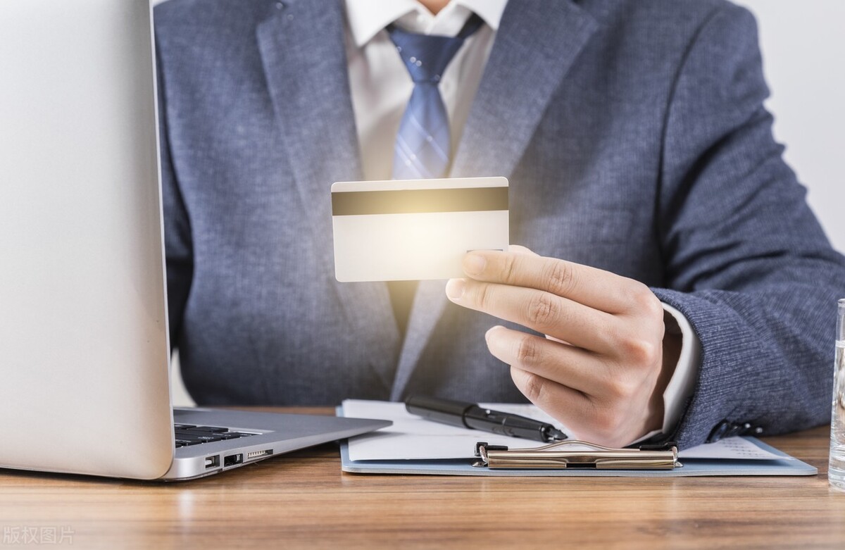 嗨聊跨境：什么是香港美国海外信用虚拟卡，看完就知道了