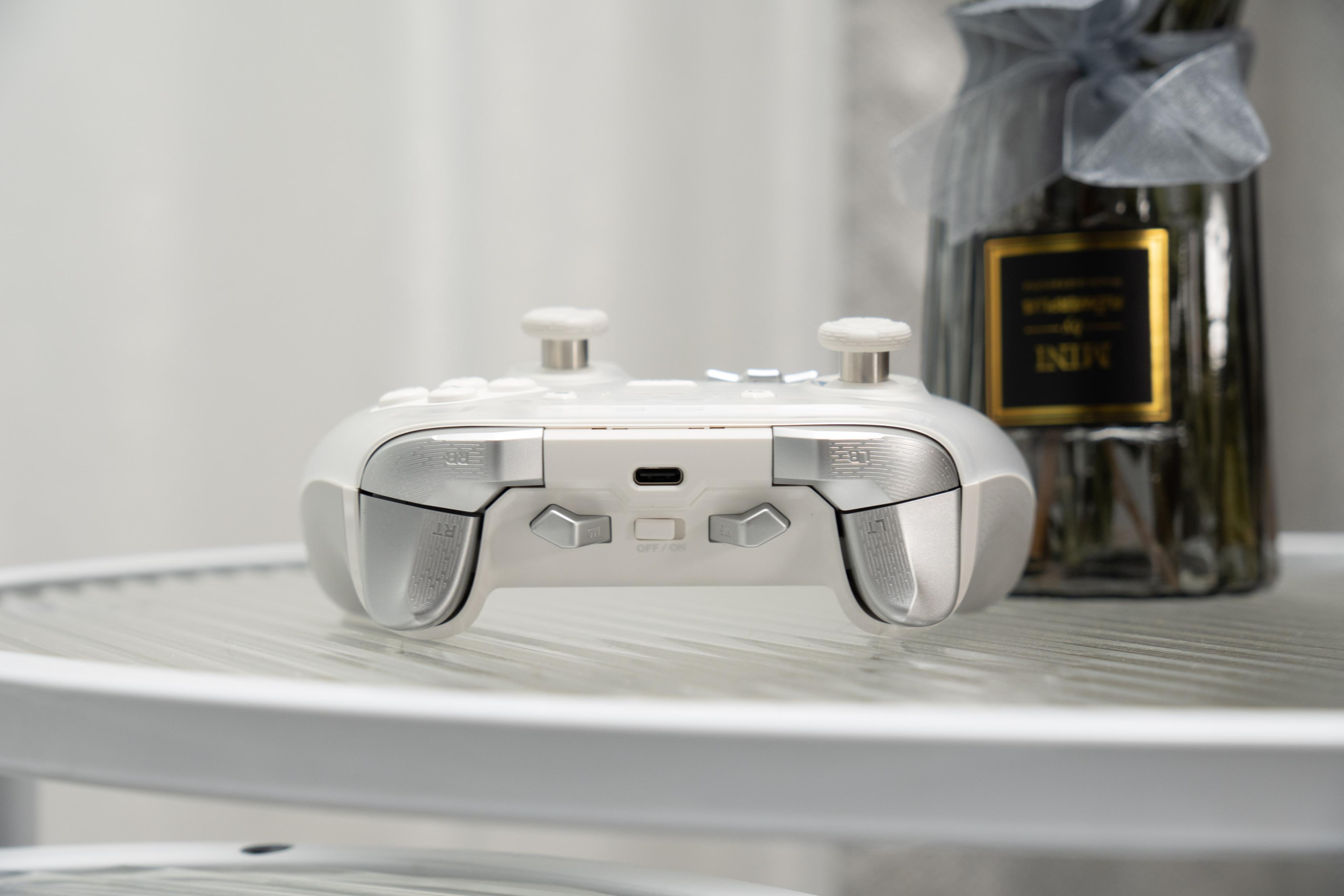 北通游戏手柄宙斯2,北通宙斯2手柄好还是pro手柄好