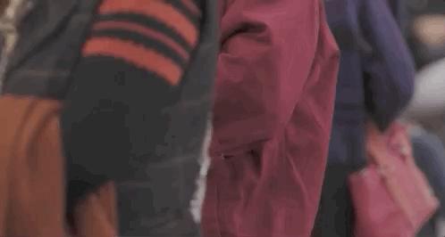 他在夜店和相亲角，读了3年爱情诗：这里最缺爱情