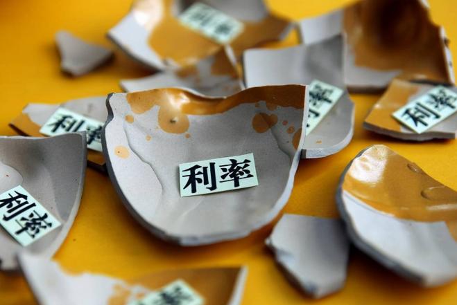 储蓄存款10万存1年利息多少,一年存10万和每月存一万利息比较