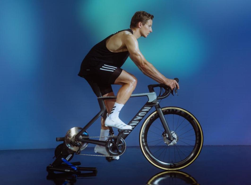 阿迪达斯新款自行车锁鞋,阿迪达斯室内骑行鞋