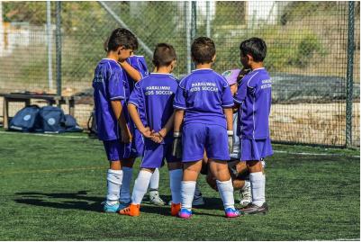 七岁男孩新长出的牙齿都有锯齿,7岁男孩朝上长一颗牙