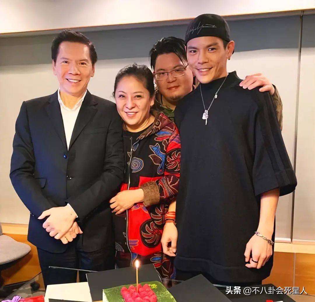 李小龙丁佩向华强陈岚的关系,向华强老婆是丁佩还是陈岚