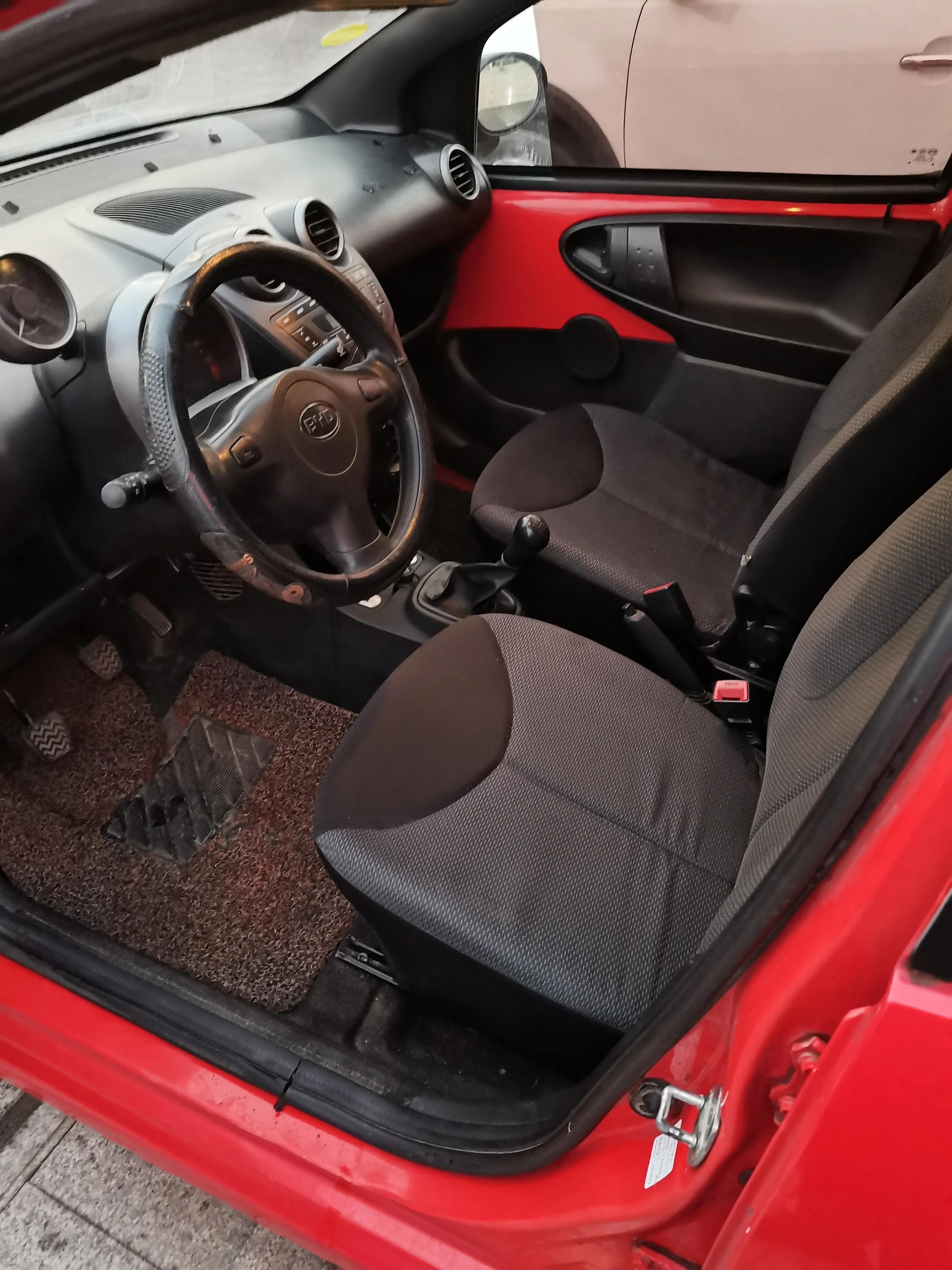 来个练手神器，比亚迪F0，这个小车还带一键启动无钥匙进入