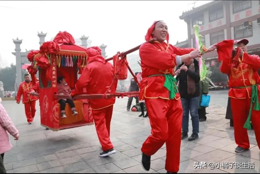 建房不怕门前坟成堆就怕屋后有坟,农村自建房顶落水口讲究