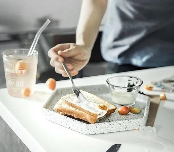 正确喝水有助于你的身体健康,正确喝水的三大原则