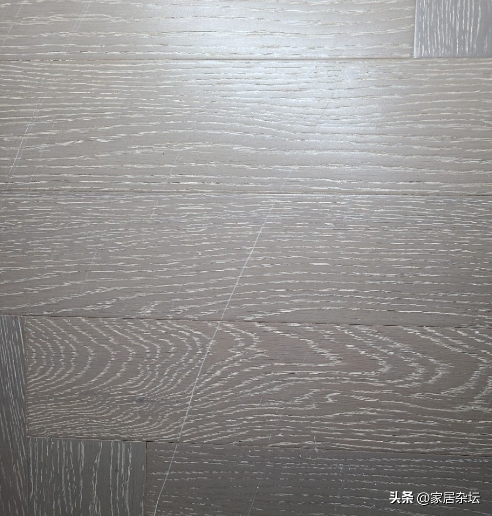 全屋木地板通铺后悔了,厨房间铺了木地板后悔了