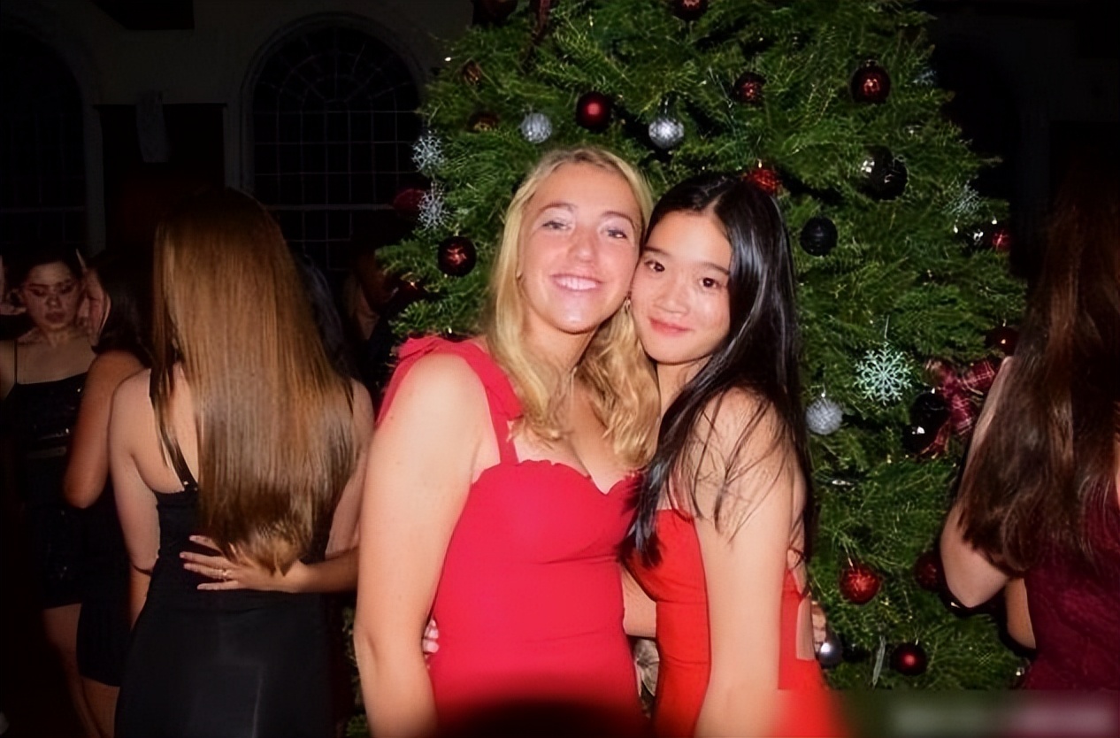 与川普女儿是校友，百亿千金却穿平价卫衣，喜欢和平民子女交朋友