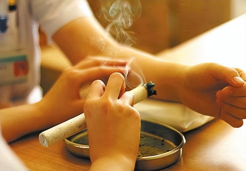 睡前在肚脐放点它，安神暖胃缓解痛经！夏天还能消小肚腩，快试试