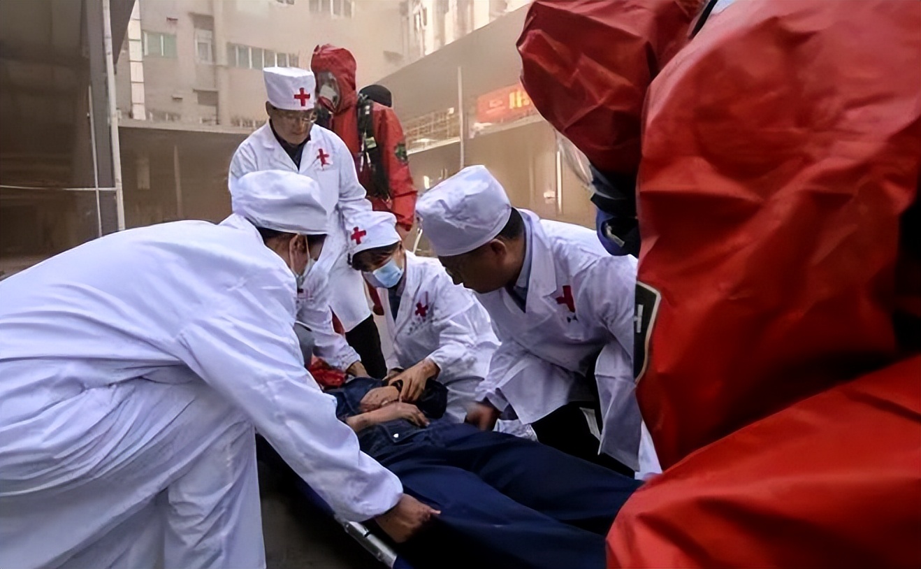 女子在诊所被人砍杀系情杀,女子刺伤牙医事件通报