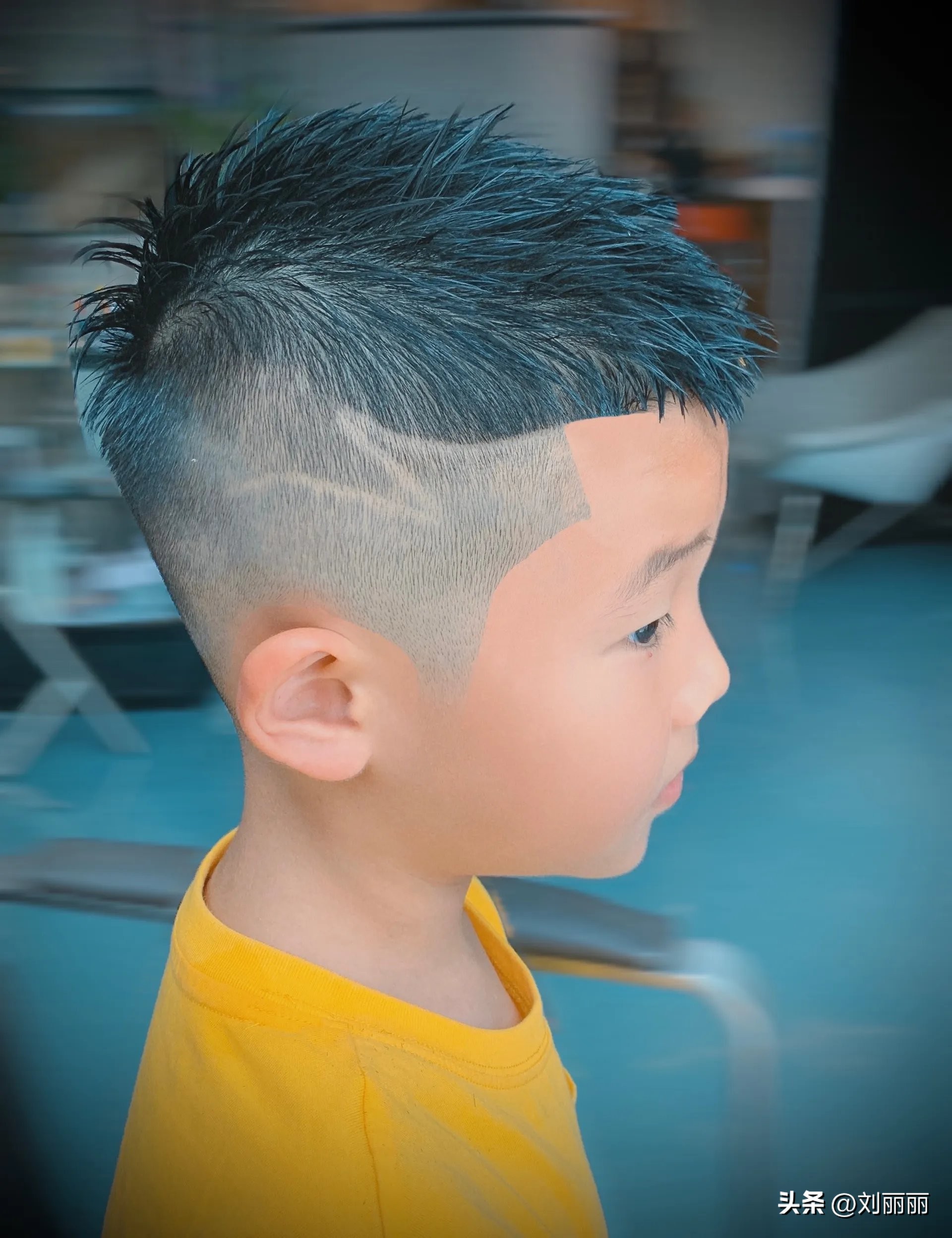 小男孩发型图片帅气潮流休闲,家庭理发帅气小男孩发型