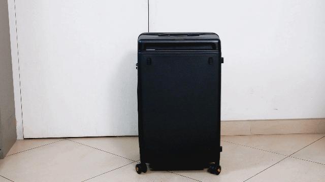 小型行李箱手提实用,重量轻且收纳量大可坐的行李箱