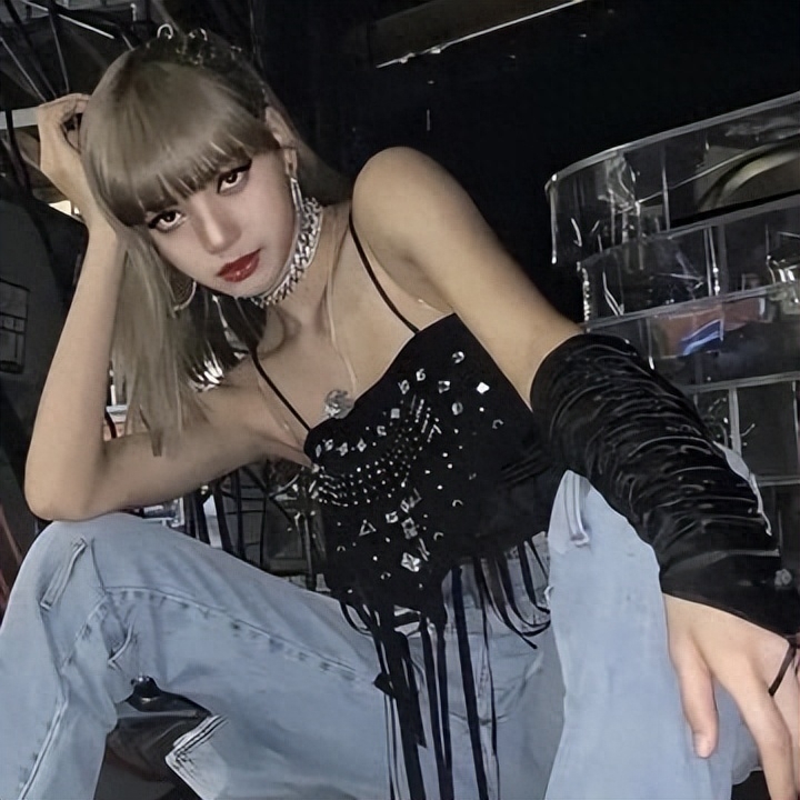 Lisa夜总会演脱衣舞，和世界首富之子恋爱，为嫁豪门放飞自我