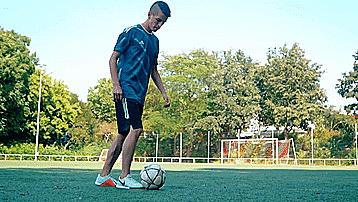 入门花式足球起球教程,花式足球贾尼尔起球教学