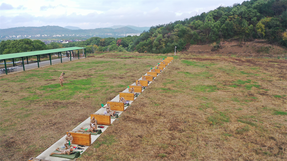 烎！硝烟阵阵！实弹射击砺尖兵
