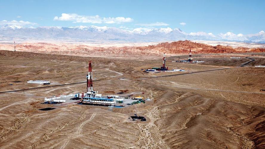 云南省兰坪盆地的沉积构造,对周围环境的意义与作用