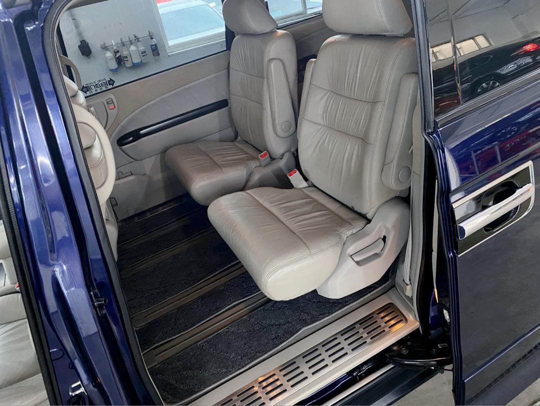 老款艾力绅二手车修复,老车翻新艾力绅