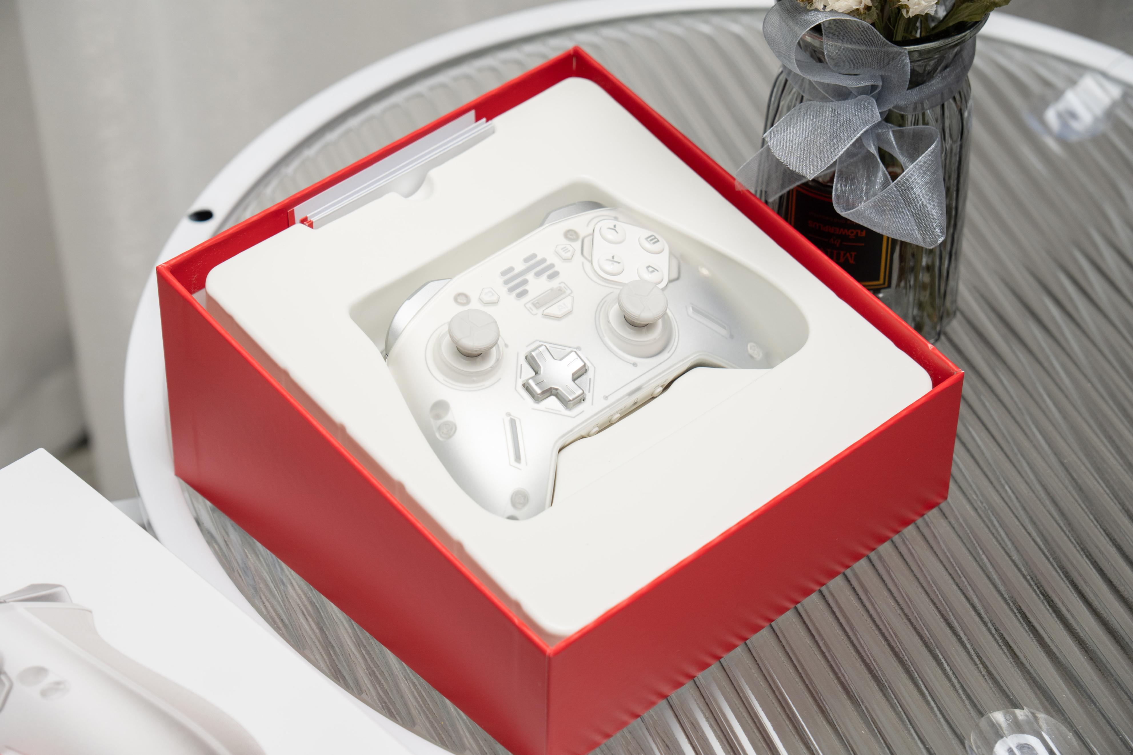 北通游戏手柄宙斯2,北通宙斯2手柄好还是pro手柄好