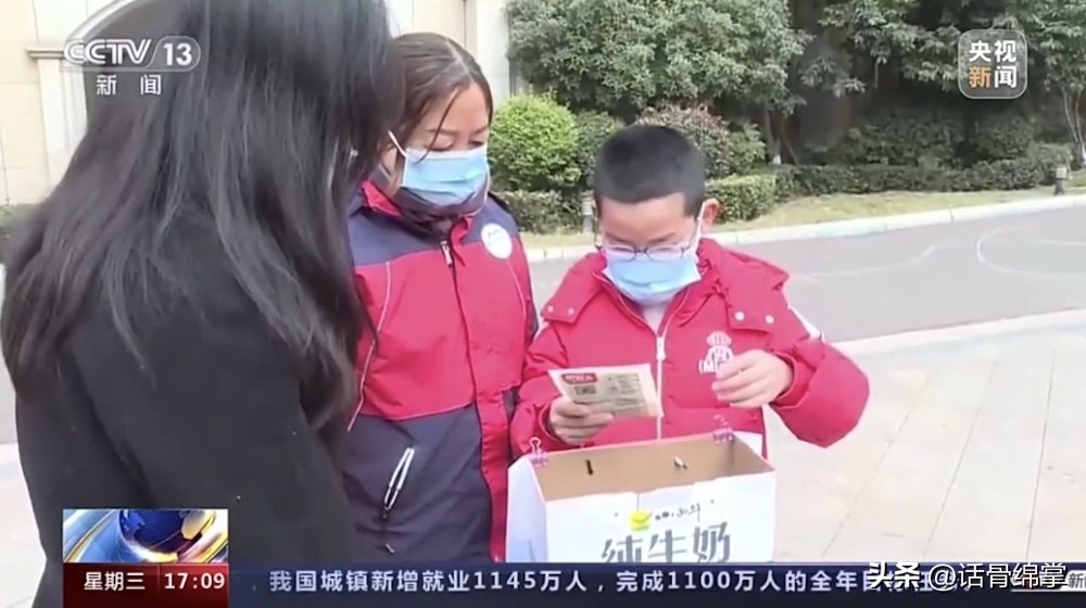 疫情期间共享药箱互帮互助的故事,“共享药箱”传递邻里温暖