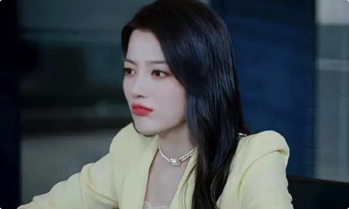 分明同一人，演完《请叫我总监》再演《冰雨火》，愣是没认出来