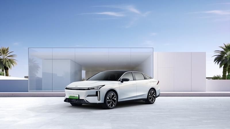 ai智能电混家轿实拍吉利银河l6,新一代智能精品家轿吉利银河l6