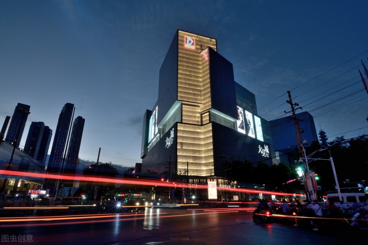 昔日繁华地带如今冷冷清清,昔日繁华的城市如今变得冷冷清清