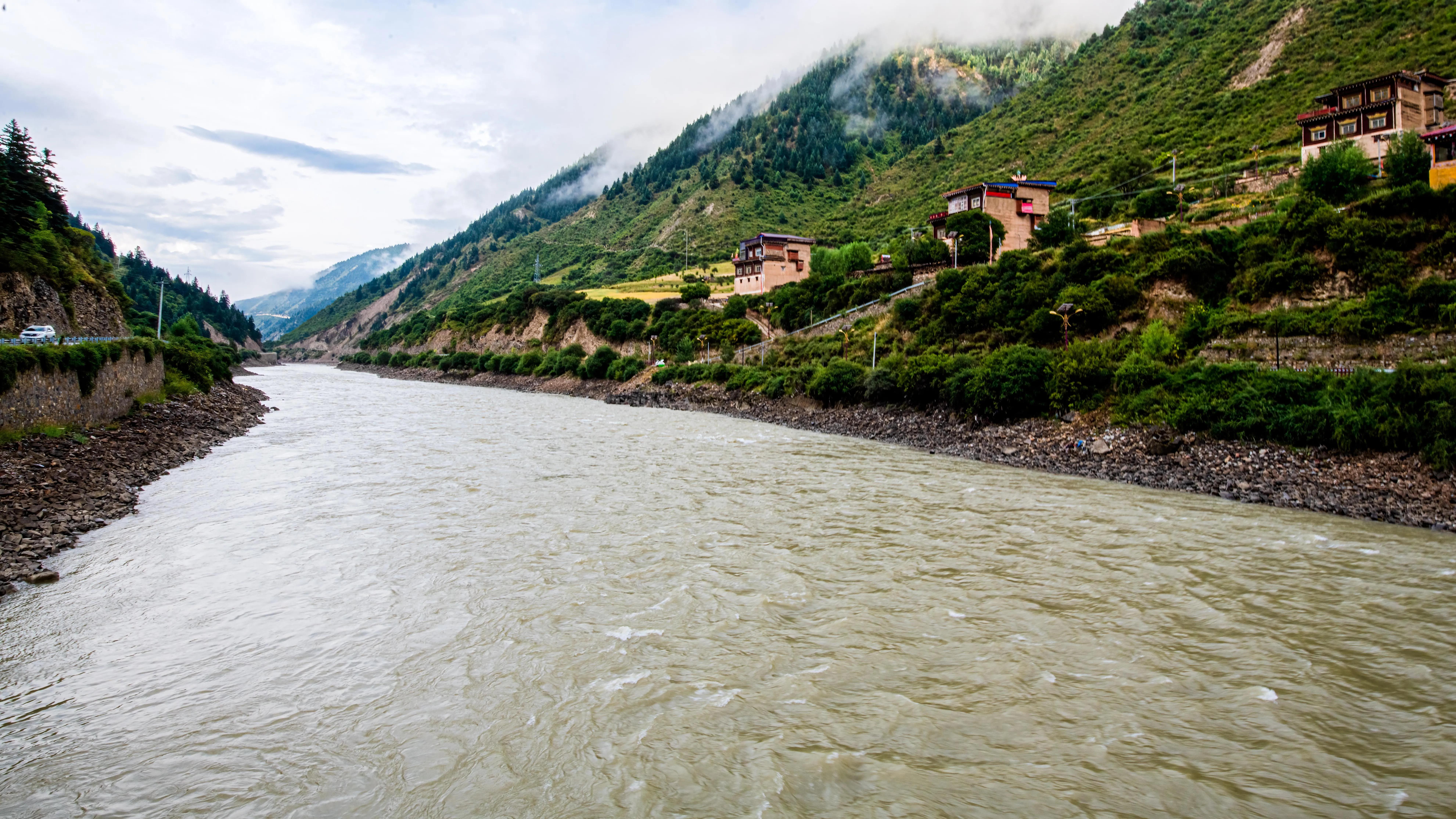 甘孜州最美风景在路上,金秋的甘孜州