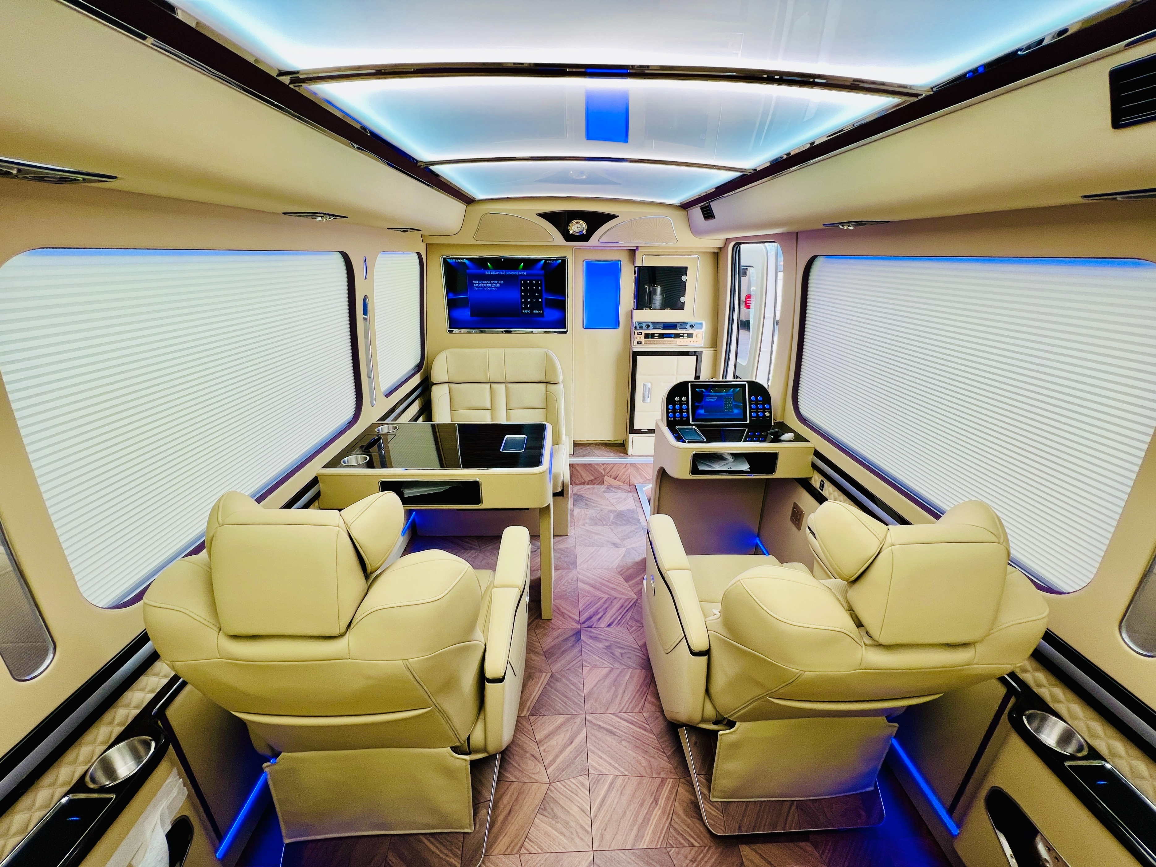 尼桑碧莲最新款,2024款尼桑碧莲12座