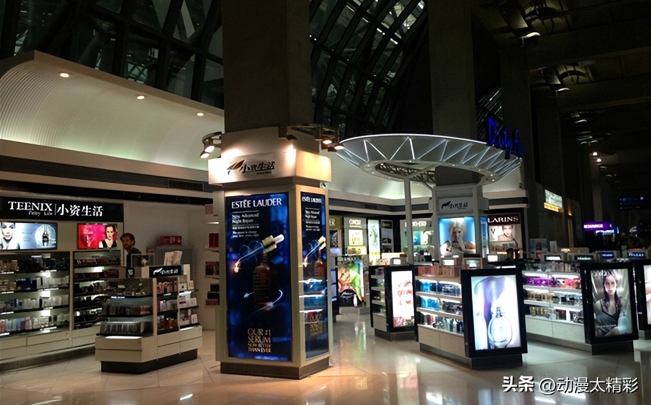 如何看待那些很显年轻的女人,怎么看待现在的女生物质