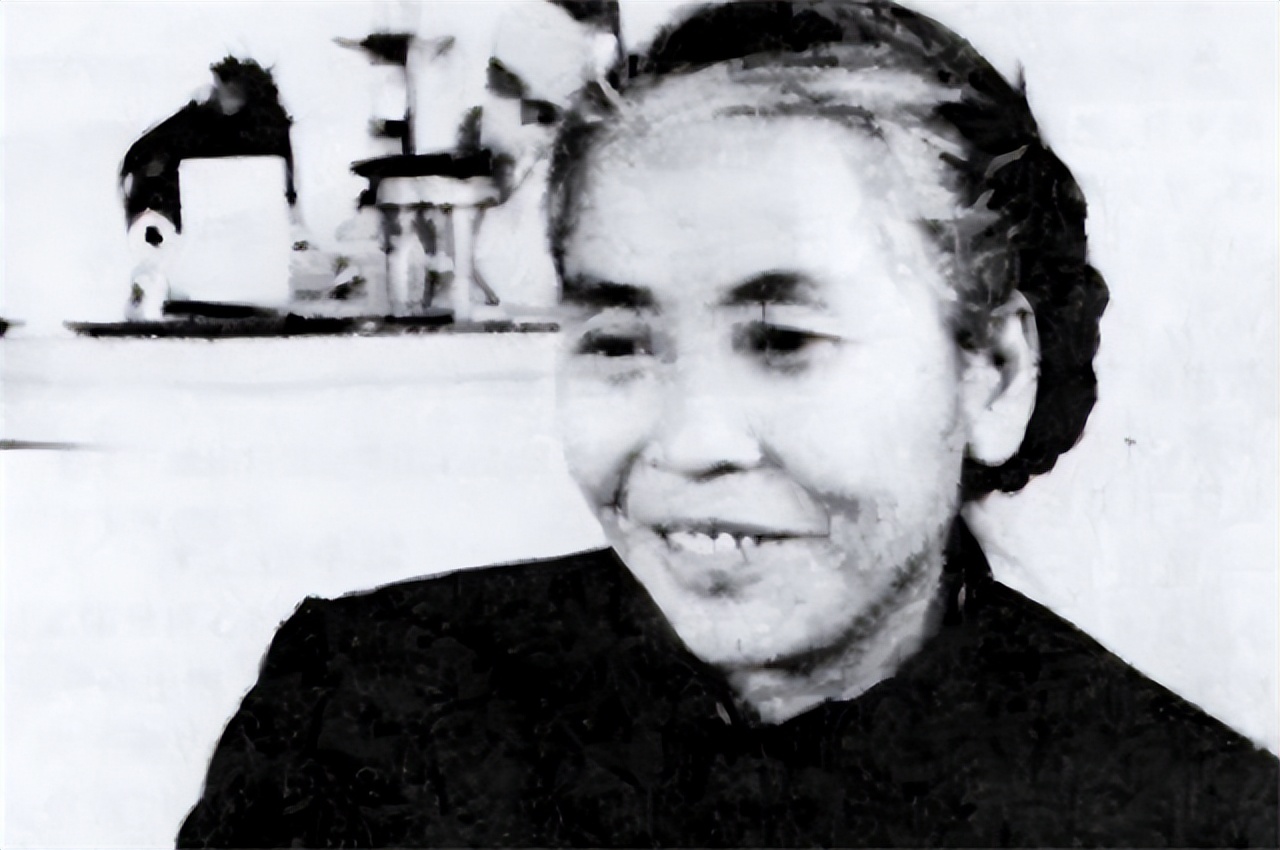 *子珍贺**亲弟弟犯错，被枪决处置，得知消息后的毛主席什么反应