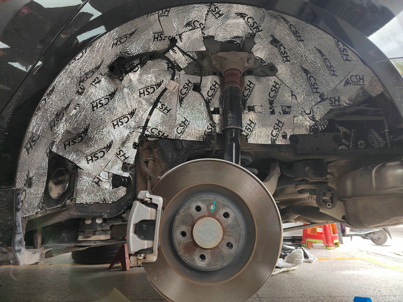 奥迪A6L底盘,四轮隔音升级俄罗斯STP小*弹炸**CSH,怀化汽车隔音