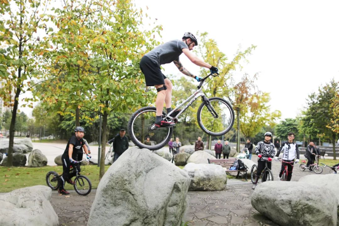 生活在公园城市,生活在公园城市里